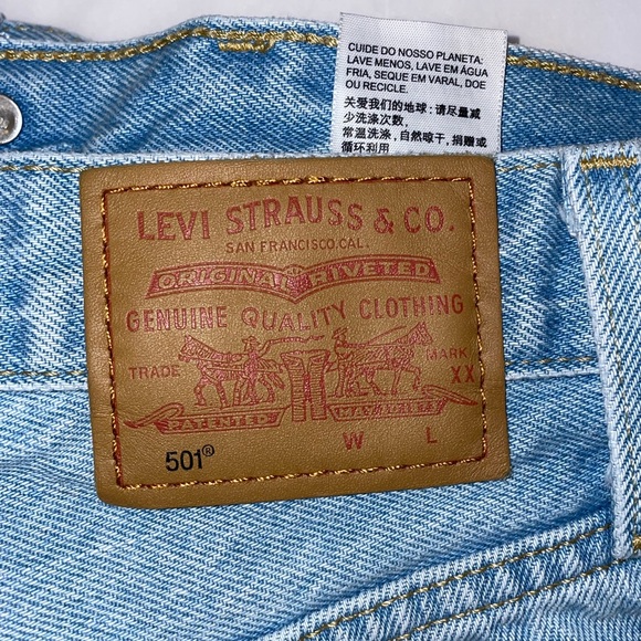 LEVIS HIGH RISE RIPPED SHORTS SIZE W26 - Picture 6 of 6